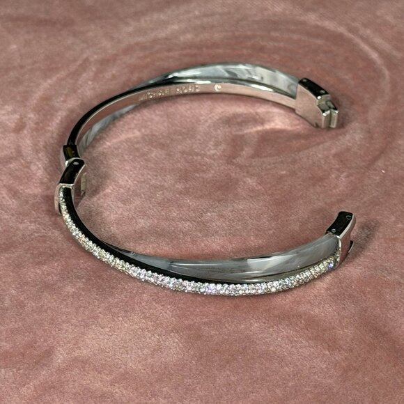 Michael Kors Silver-Tone & Gray Marbled Twisted Bangle Bracelet - Picture 3 of 9